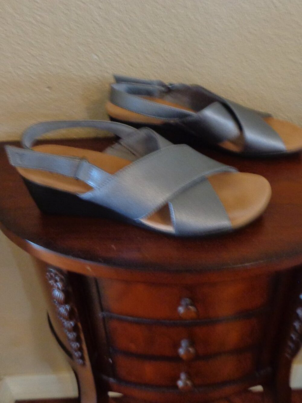 Vionic - Back-Strap Wedge Sandals - McKenna Metallic - Pewter - US 8.5 NWOB